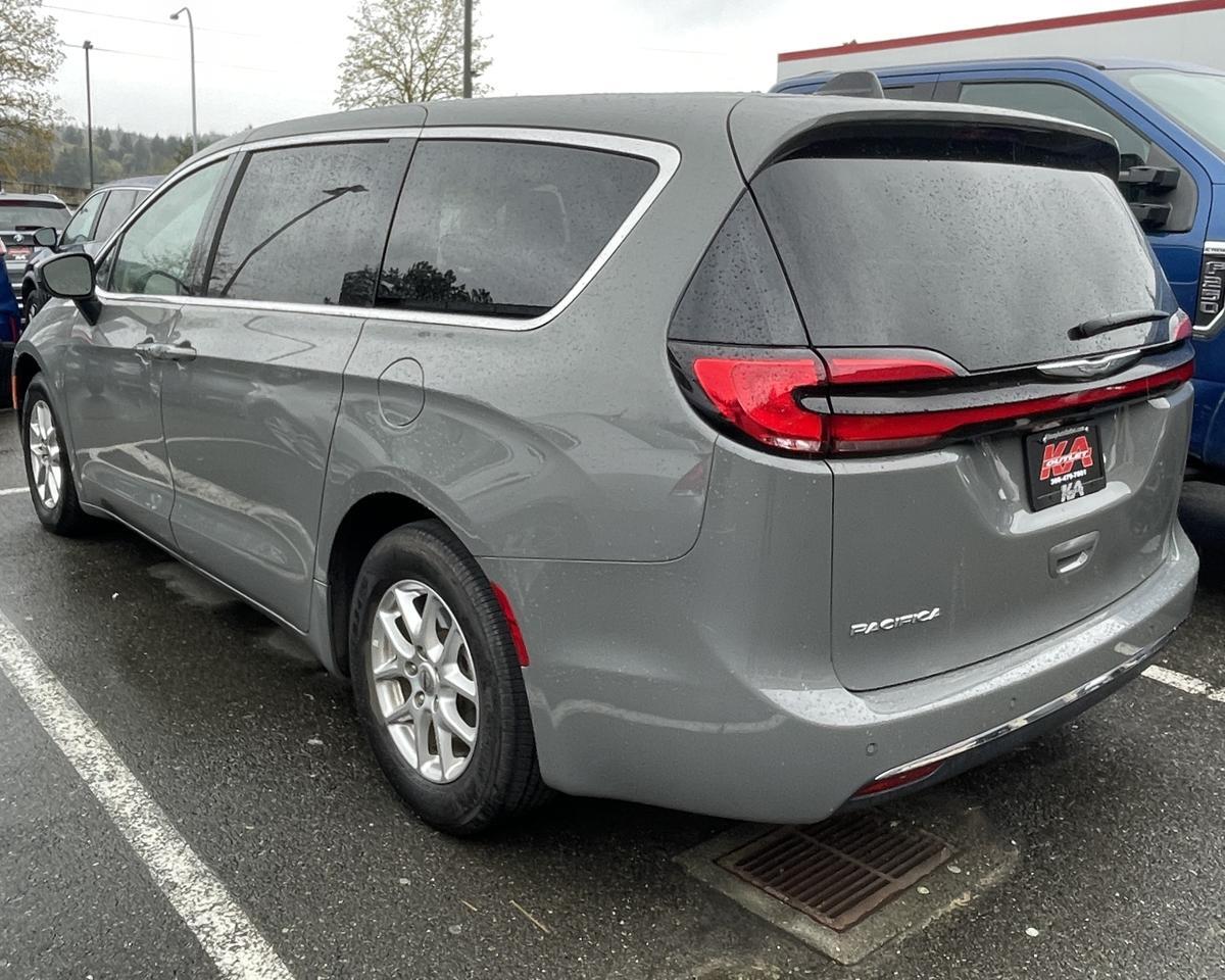 2023 Chrysler Pacifica Touring L Van 4D