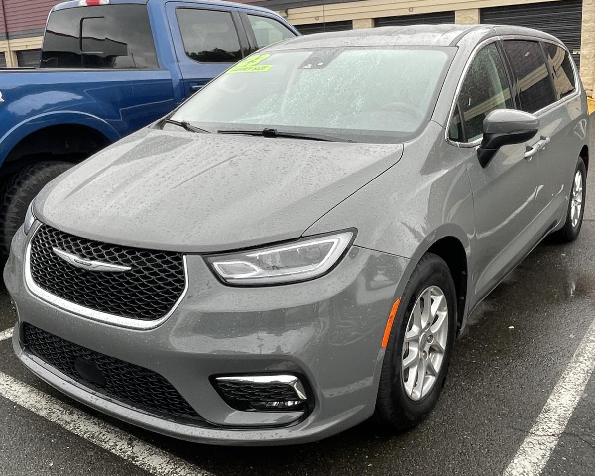 2023 Chrysler Pacifica Touring L Van 4D