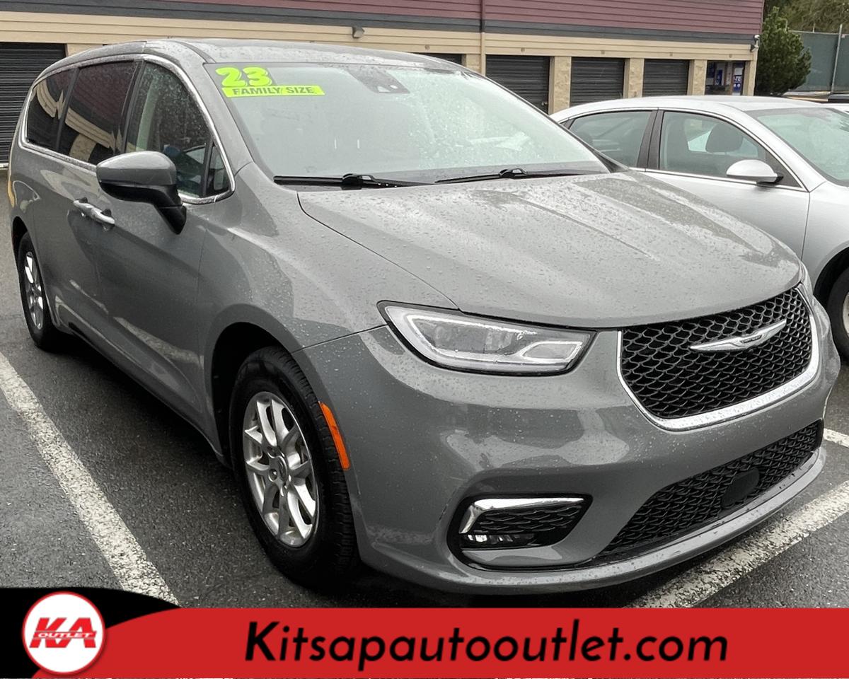 2023 Chrysler Pacifica Touring L Van 4D
