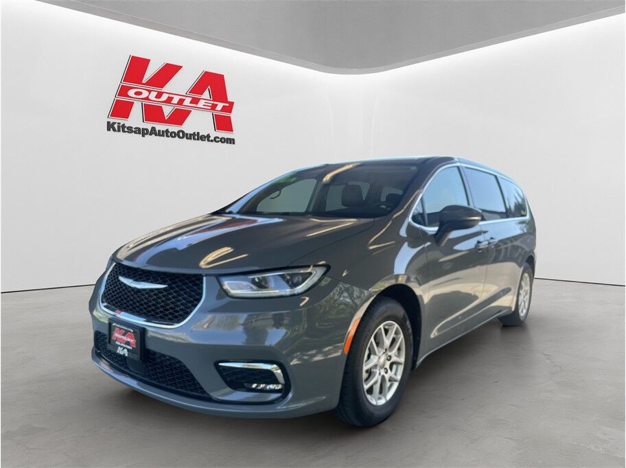 2023 Chrysler Pacifica Touring L Van 4D