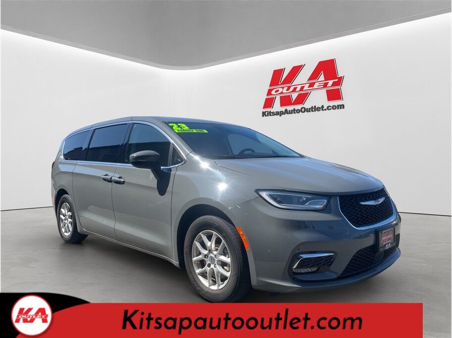 2023 Chrysler Pacifica Touring L Van 4D