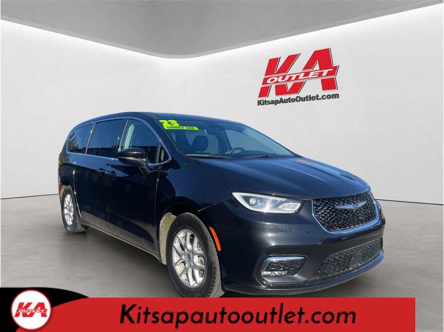 2023 Chrysler Pacifica Touring L Van 4D