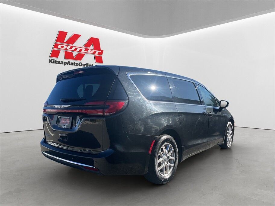 2023 Chrysler Pacifica Touring L Van 4D