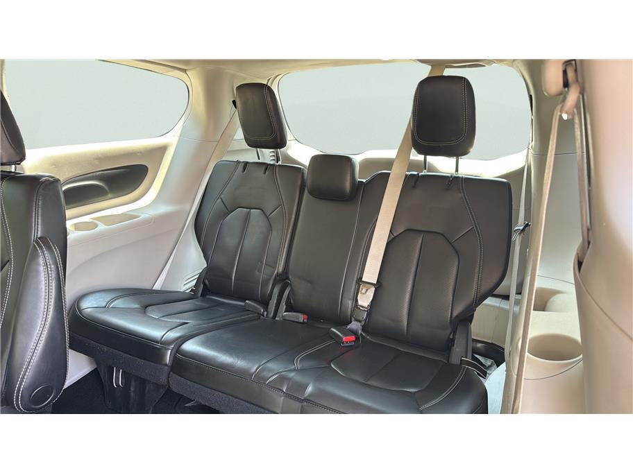 2023 Chrysler Pacifica Touring L Van 4D Folsom CA