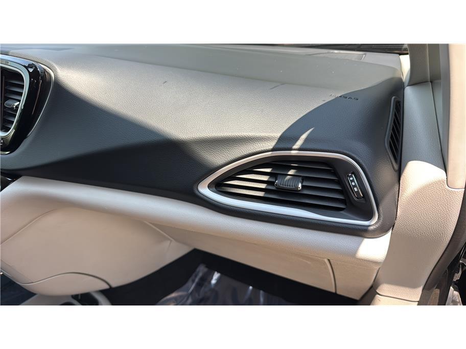 2023 Chrysler Pacifica Touring L Van 4D Folsom CA