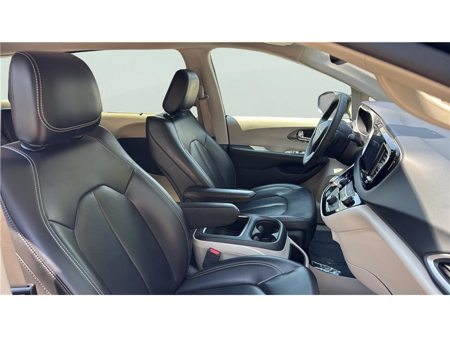 2023 Chrysler Pacifica Touring L Van 4D Folsom CA