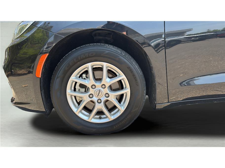 2023 Chrysler Pacifica Touring L Van 4D Folsom CA
