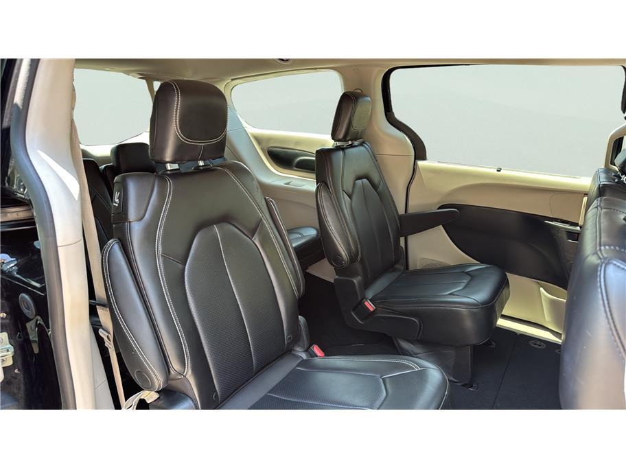 2023 Chrysler Pacifica Touring L Van 4D Folsom CA