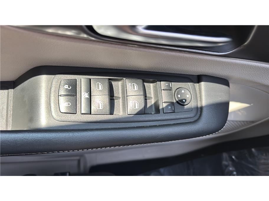 2023 Chrysler Pacifica Touring L Van 4D Folsom CA