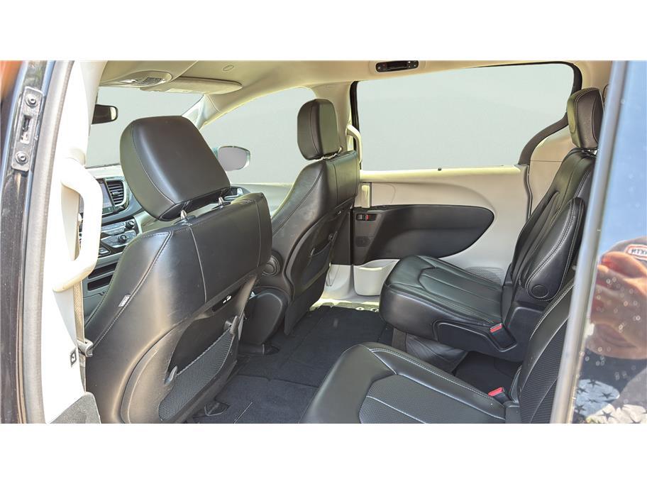 2023 Chrysler Pacifica Touring L Van 4D Folsom CA