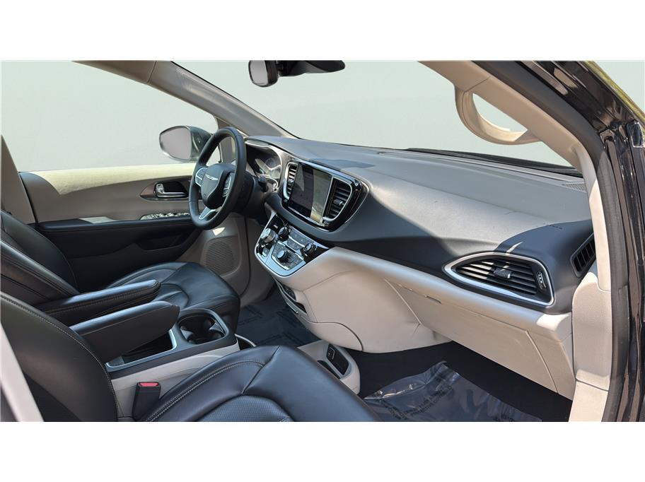 2023 Chrysler Pacifica Touring L Van 4D Folsom CA