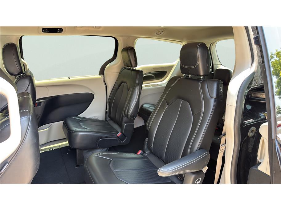 2023 Chrysler Pacifica Touring L Van 4D Folsom CA