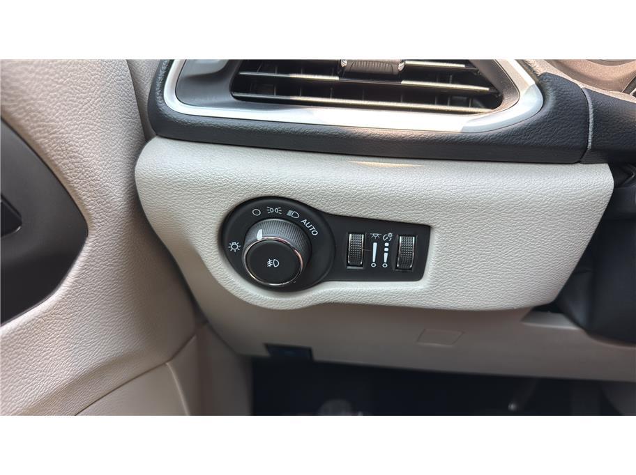 2023 Chrysler Pacifica Touring L Van 4D Folsom CA