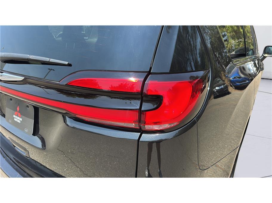 2023 Chrysler Pacifica Touring L Van 4D Folsom CA