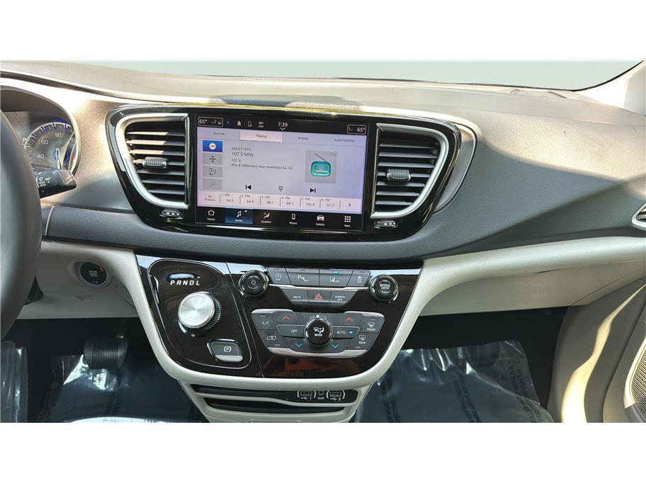 2023 Chrysler Pacifica Touring L Van 4D Folsom CA