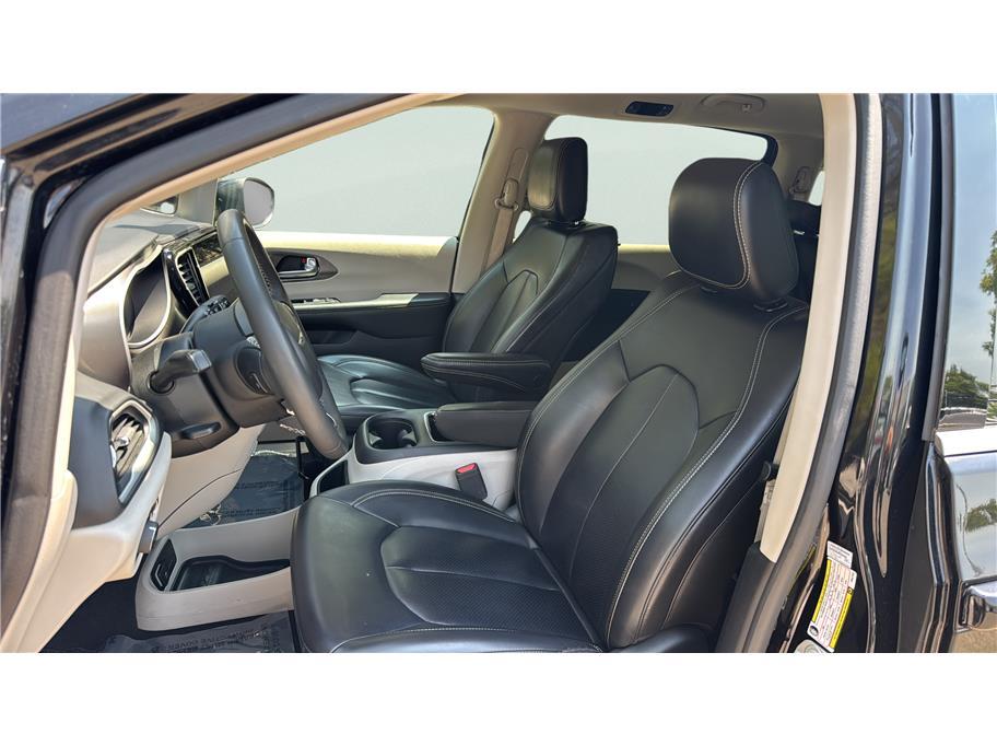 2023 Chrysler Pacifica Touring L Van 4D Folsom CA