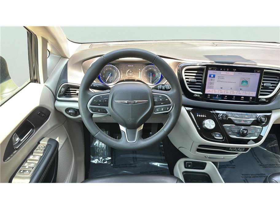 2023 Chrysler Pacifica Touring L Van 4D Folsom CA