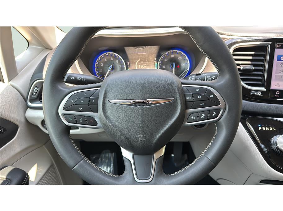 2023 Chrysler Pacifica Touring L Van 4D Folsom CA