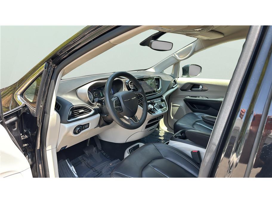 2023 Chrysler Pacifica Touring L Van 4D Folsom CA