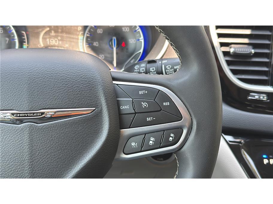 2023 Chrysler Pacifica Touring L Van 4D Folsom CA