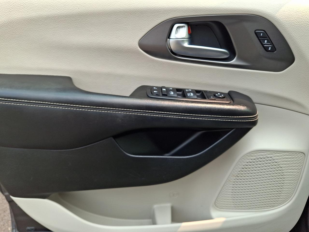 2023 Chrysler Pacifica Touring L Vineland NJ