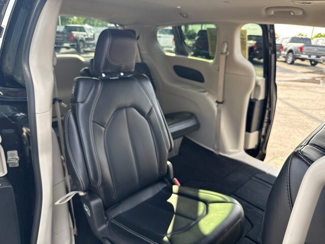 2023 Chrysler Pacifica Touring L Farmington MO