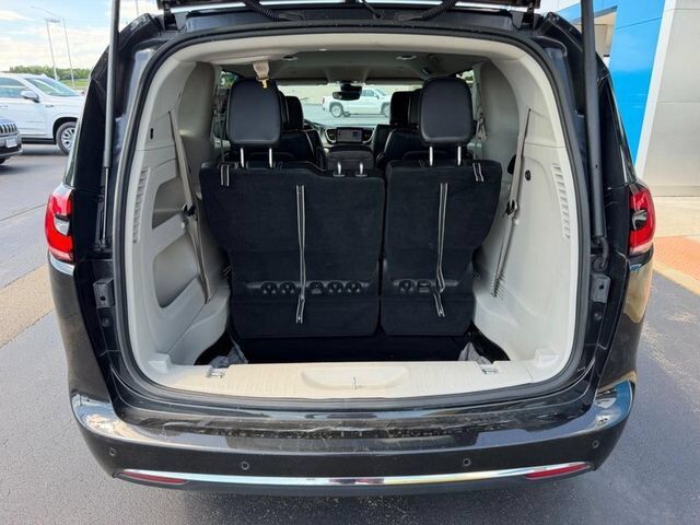 2023 Chrysler Pacifica Touring L Farmington MO