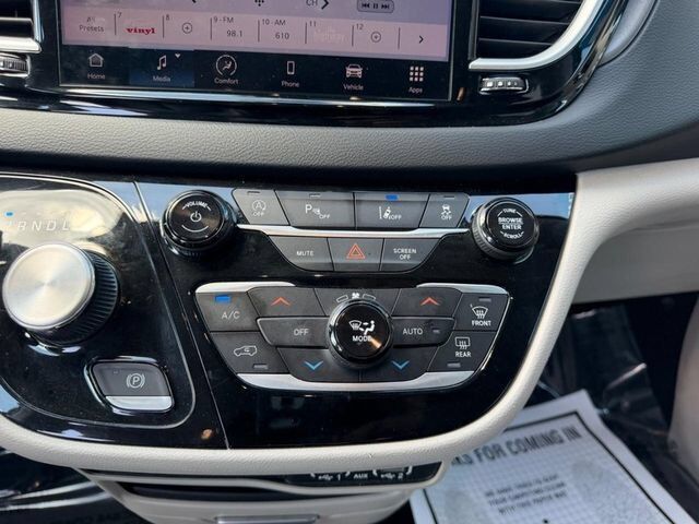 2023 Chrysler Pacifica Touring L Farmington MO
