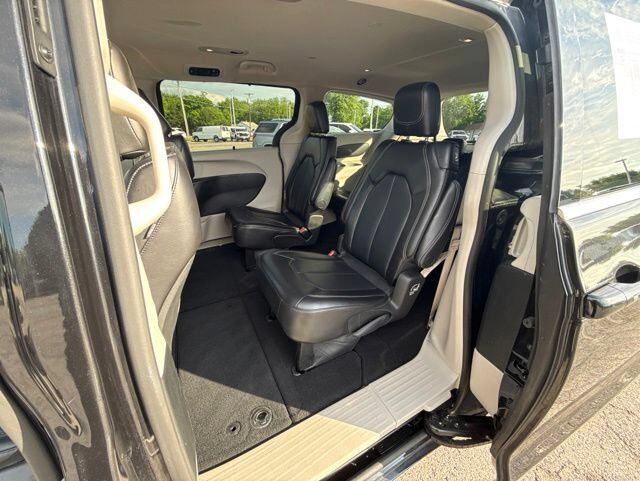 2023 Chrysler Pacifica Touring L Farmington MO