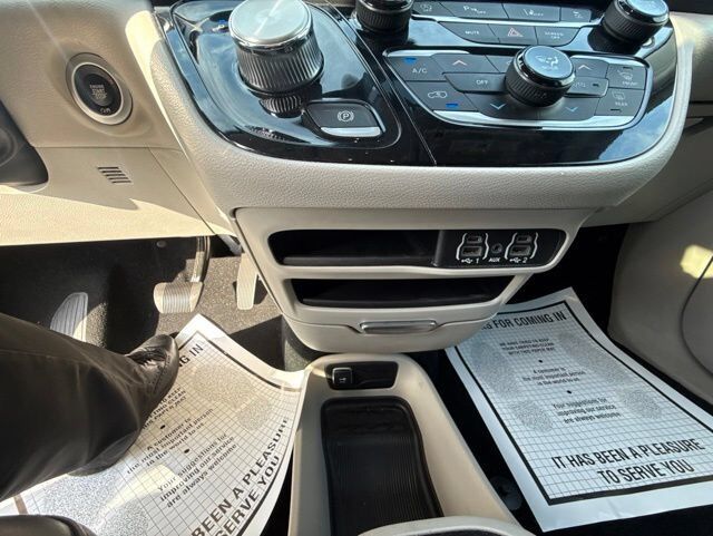 2023 Chrysler Pacifica Touring L Farmington MO