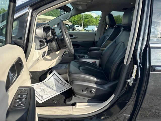 2023 Chrysler Pacifica Touring L Farmington MO