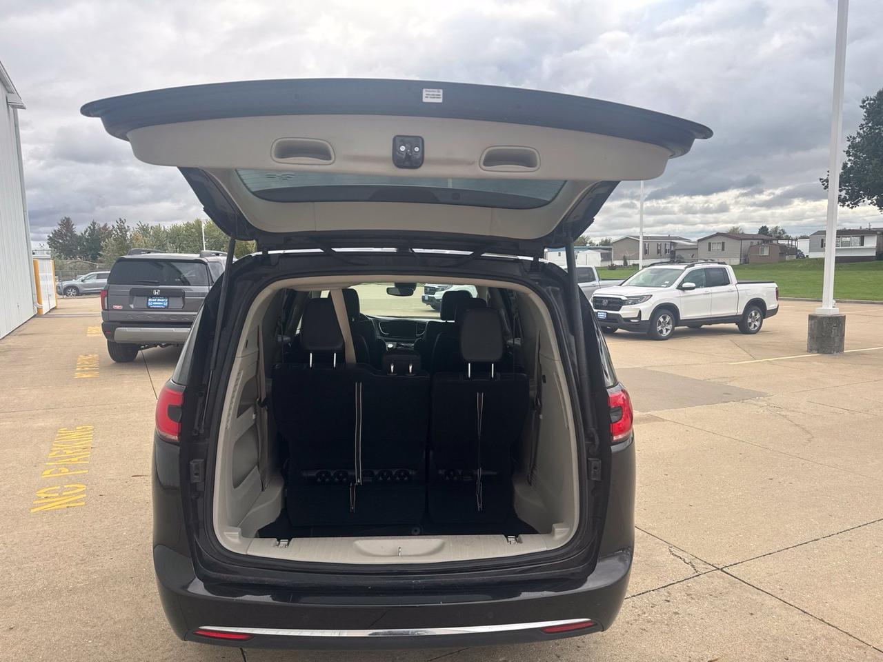 2023 Chrysler Pacifica Touring L West Burlington IA