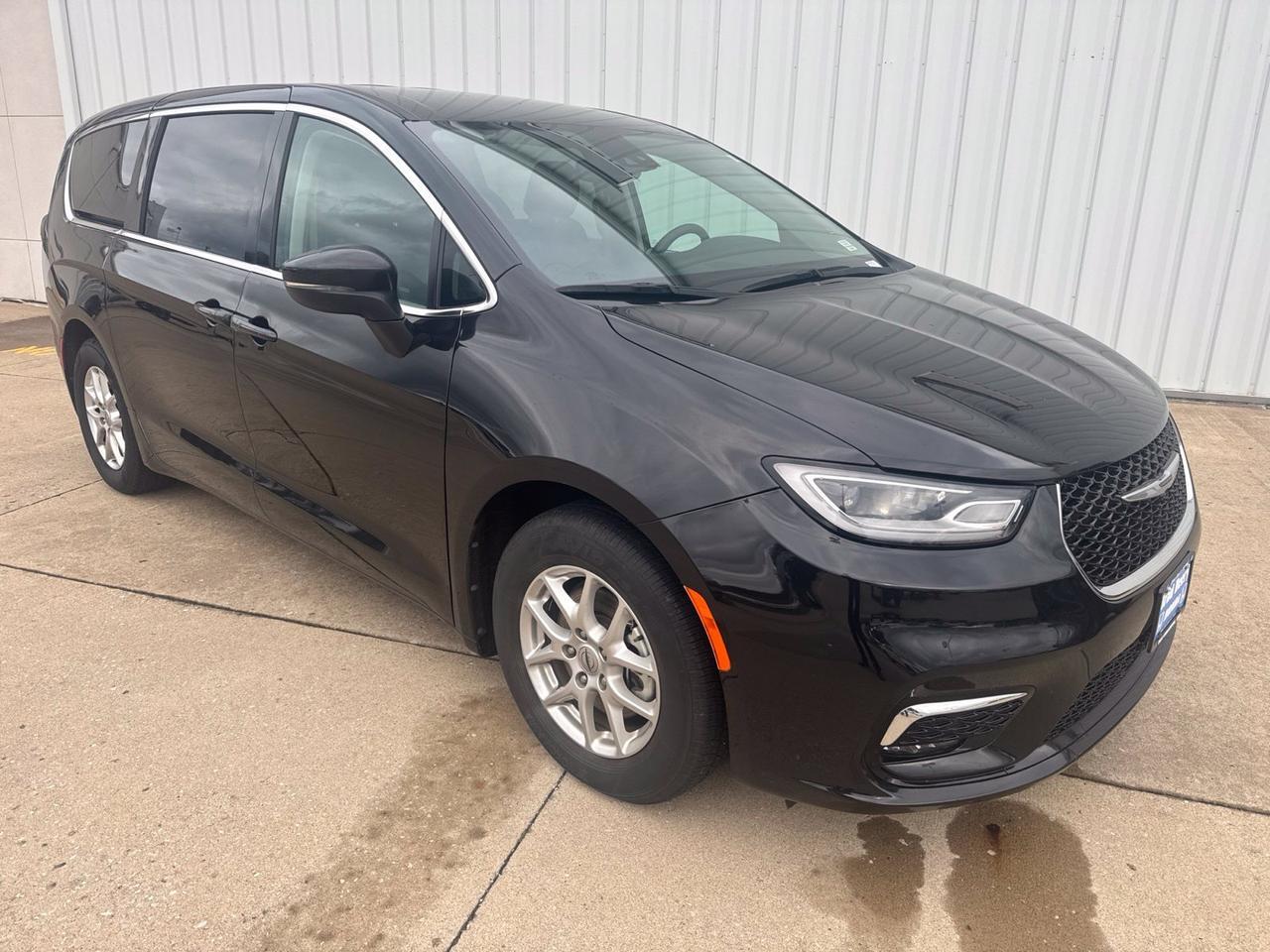 2023 Chrysler Pacifica Touring L West Burlington IA