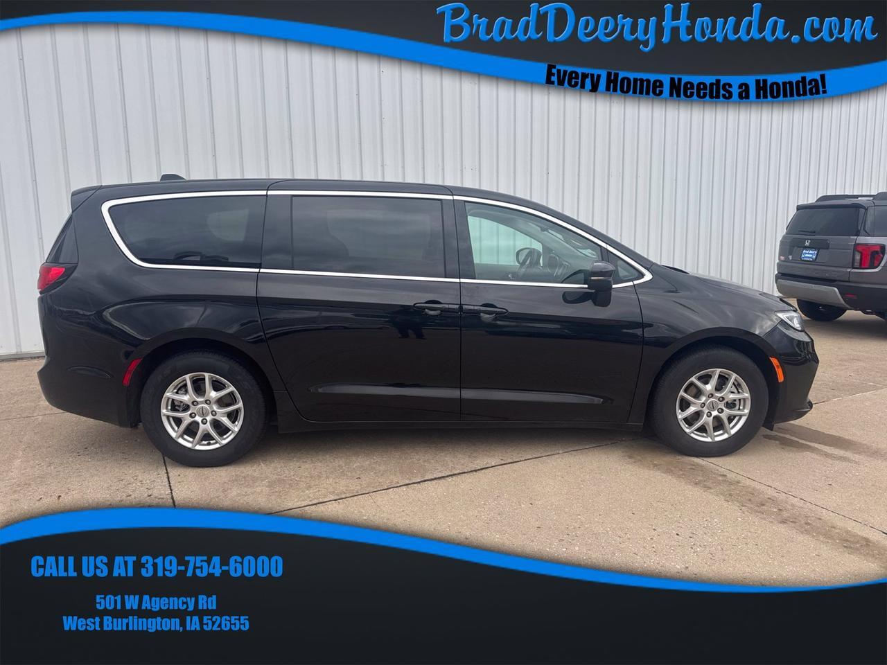 2023 Chrysler Pacifica Touring L West Burlington IA