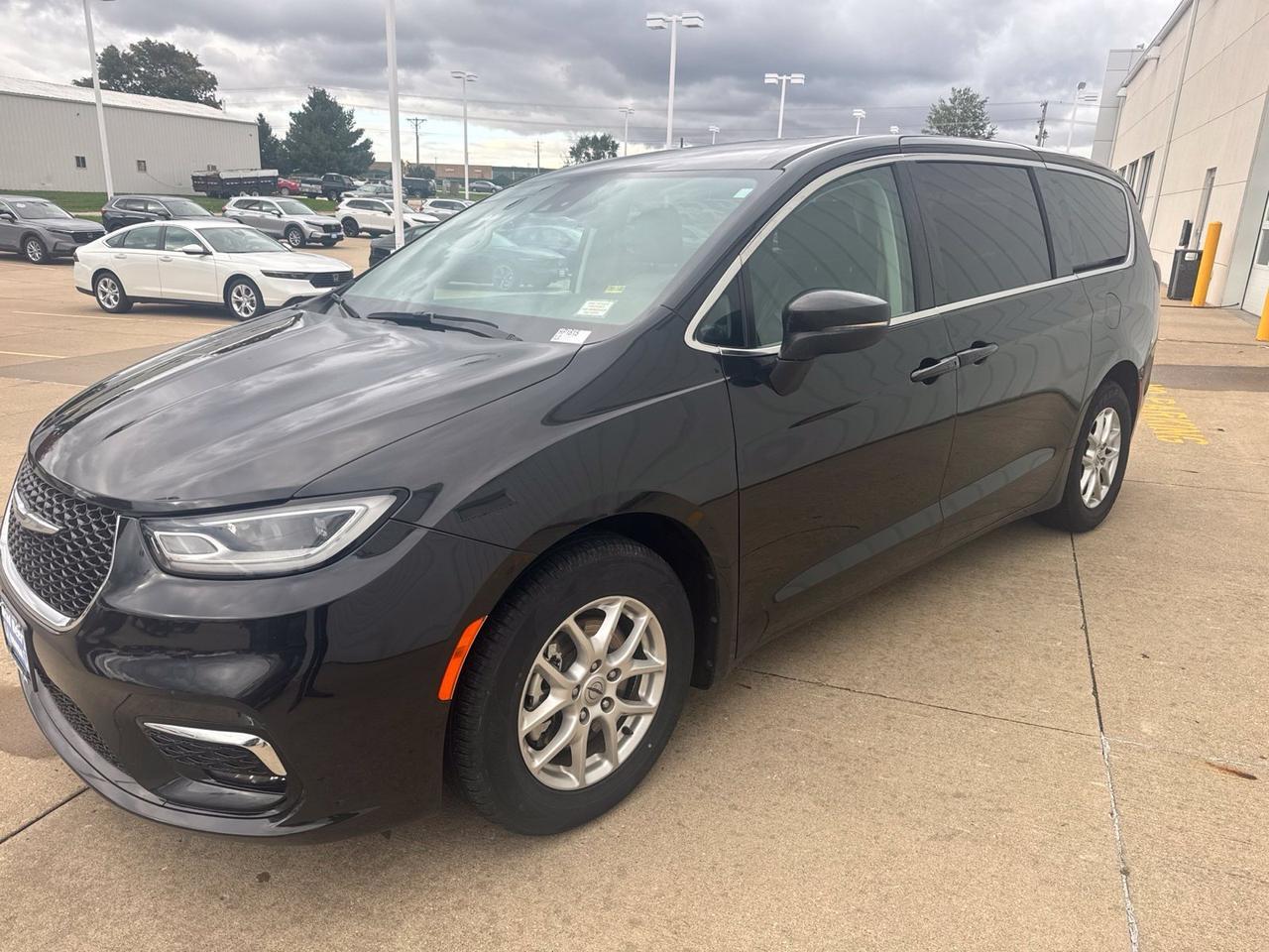 2023 Chrysler Pacifica Touring L West Burlington IA