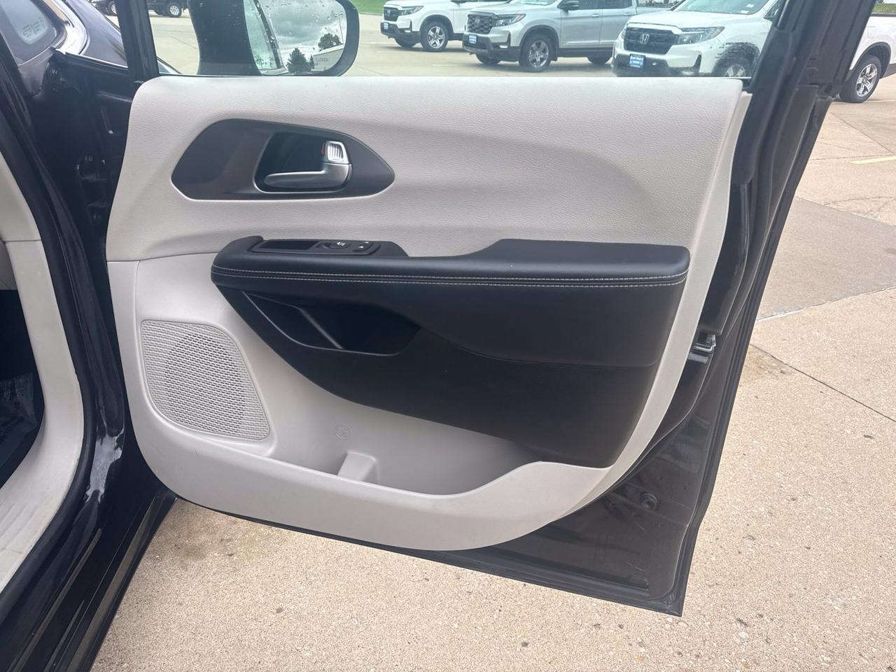 2023 Chrysler Pacifica Touring L West Burlington IA