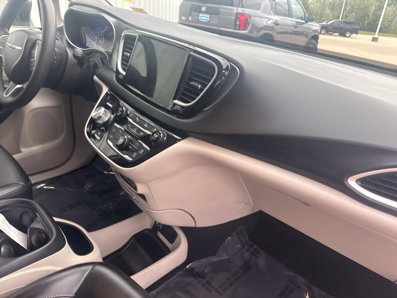 2023 Chrysler Pacifica Touring L West Burlington IA