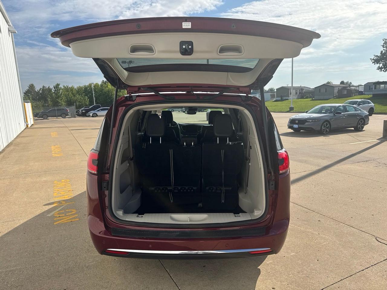 2023 Chrysler Pacifica Touring L West Burlington IA