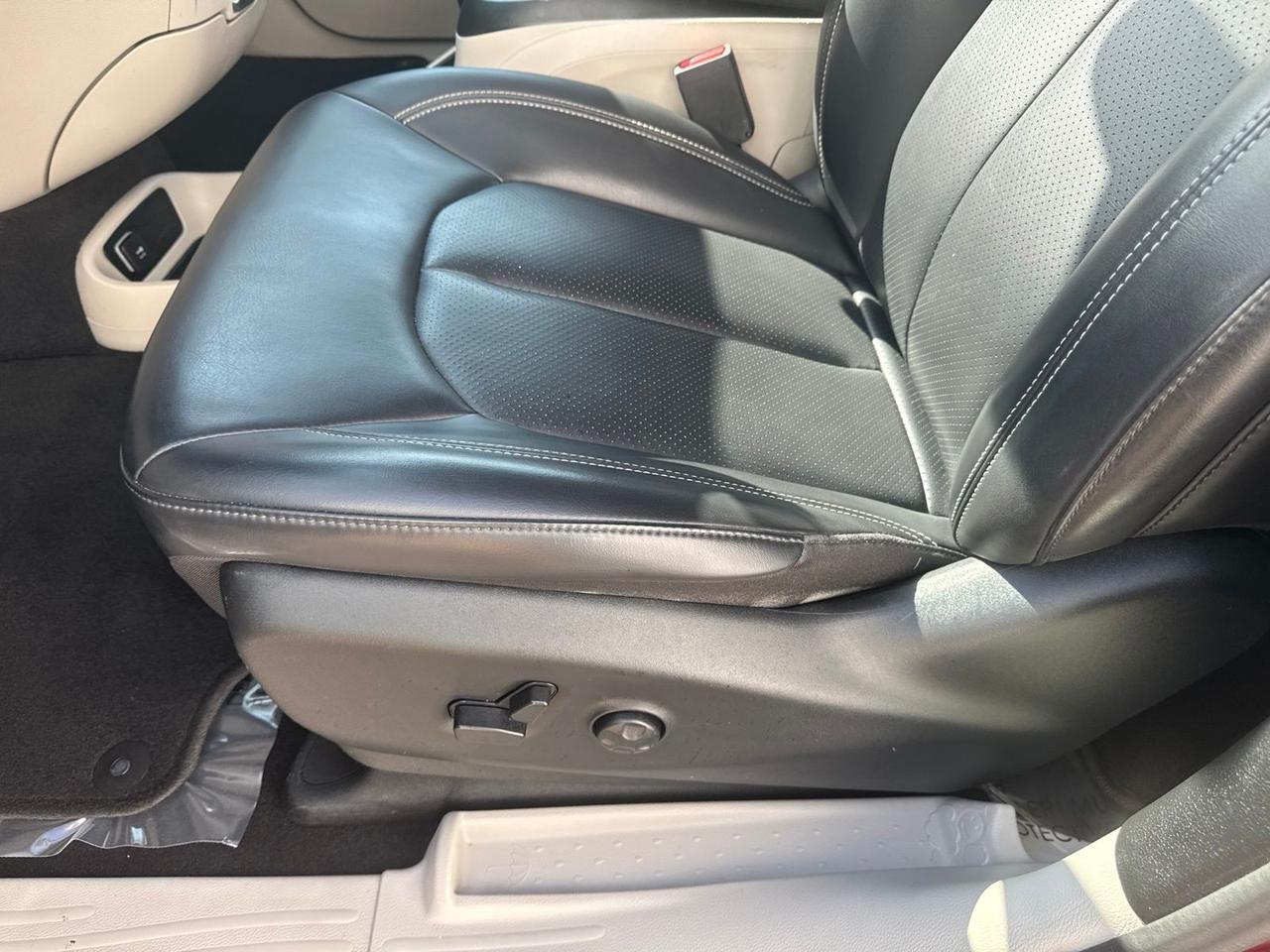 2023 Chrysler Pacifica Touring L West Burlington IA