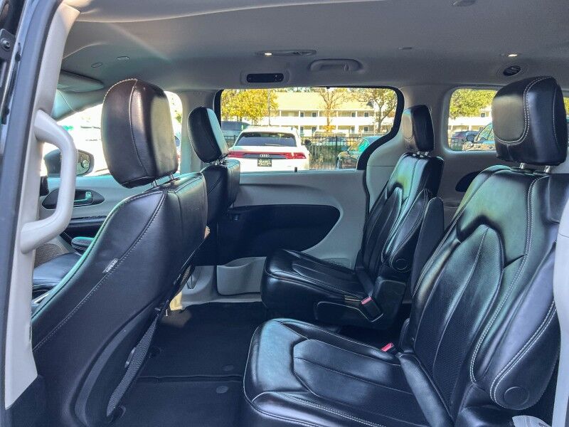 2023 Chrysler Pacifica Touring L Wilmington NC