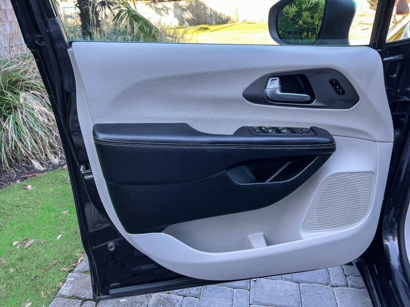 2023 Chrysler Pacifica Touring L Wilmington NC