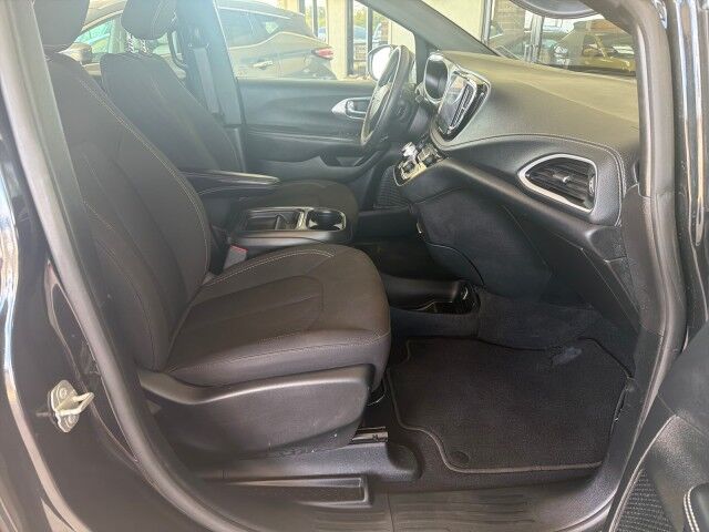 2023 Chrysler Pacifica Touring Lafayette LA