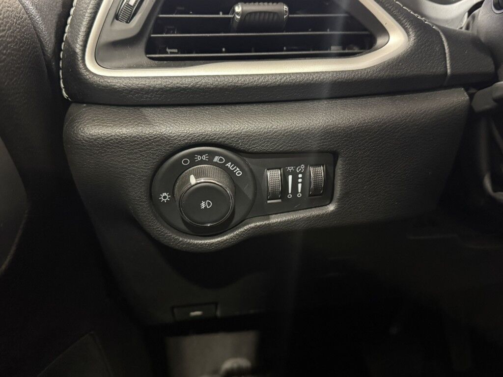 2023 Chrysler Pacifica Touring Maumee OH