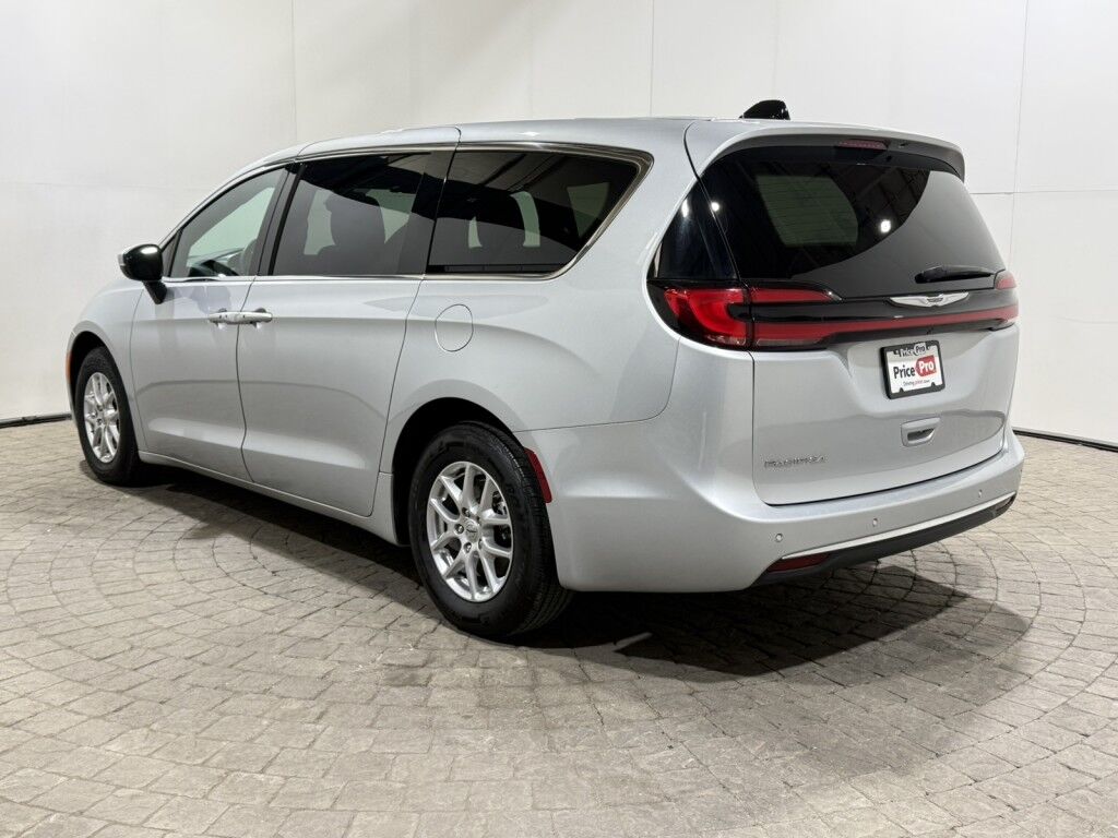 2023 Chrysler Pacifica Touring Maumee OH