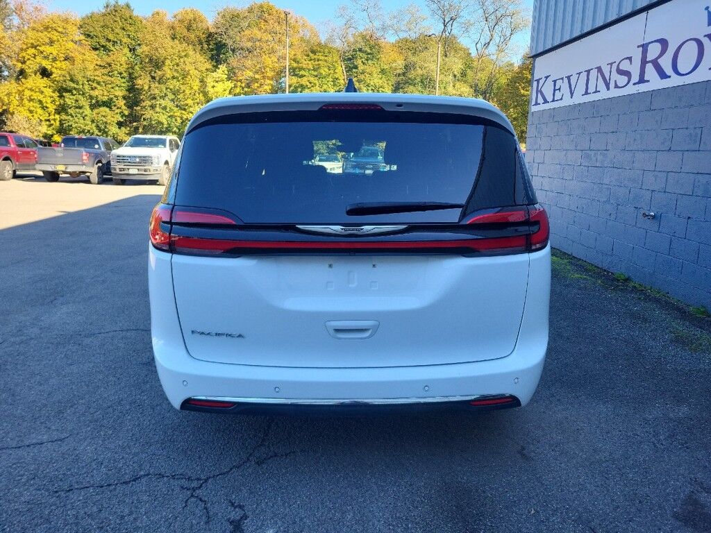 2023 Chrysler Pacifica Touring Owego NY