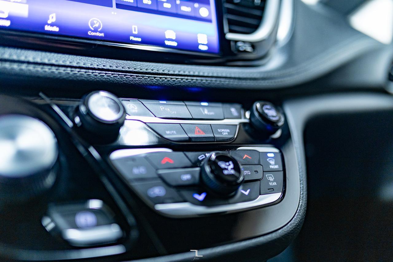 2023 Chrysler Pacifica Touring Power Doors BCam Red Deer AB