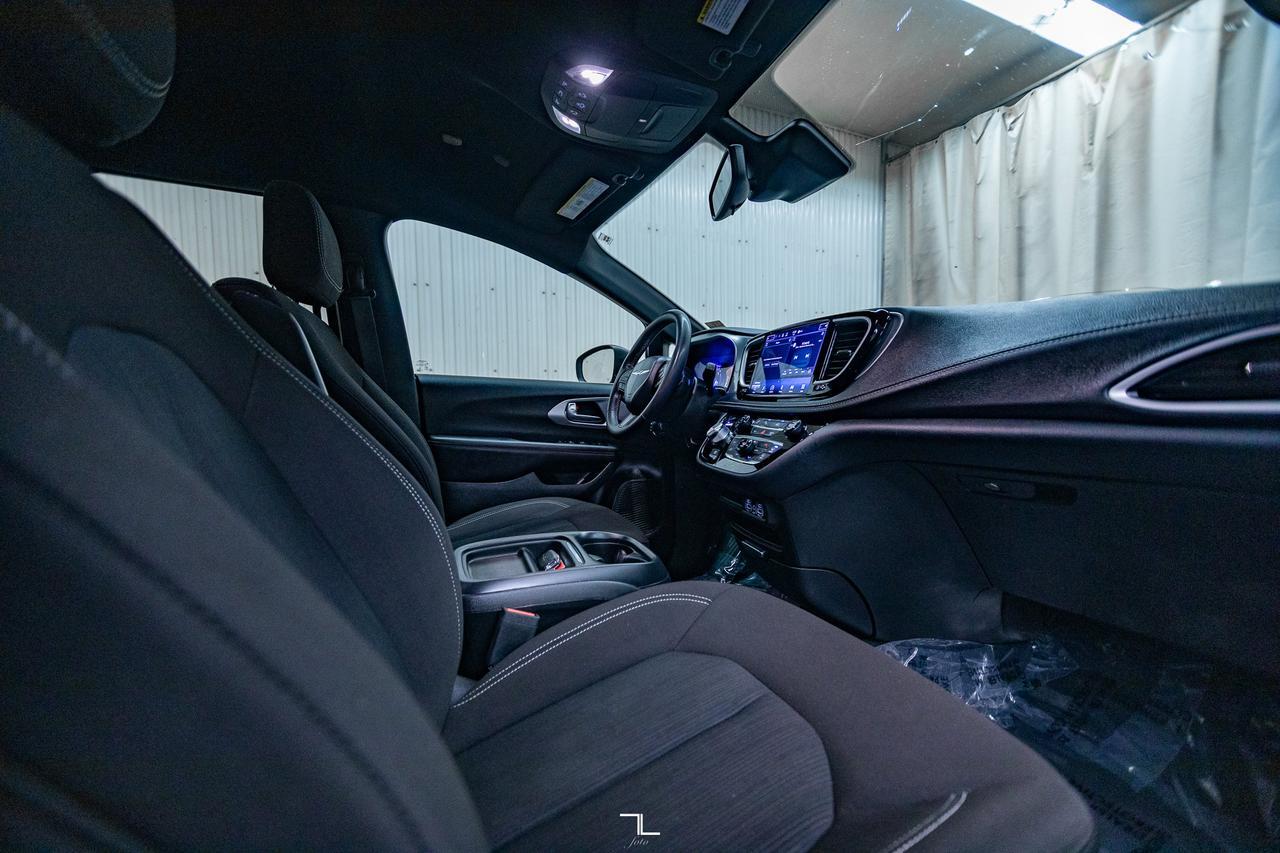 2023 Chrysler Pacifica Touring Power Doors BCam Red Deer AB