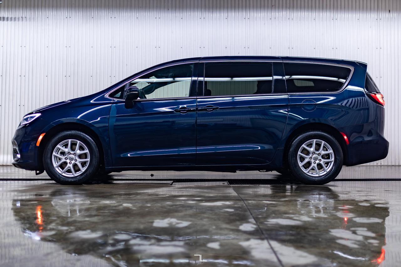 2023 Chrysler Pacifica Touring Power Doors BCam Red Deer AB