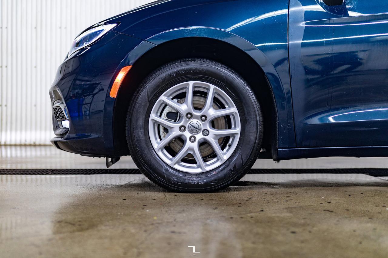 2023 Chrysler Pacifica Touring Power Doors BCam Red Deer AB