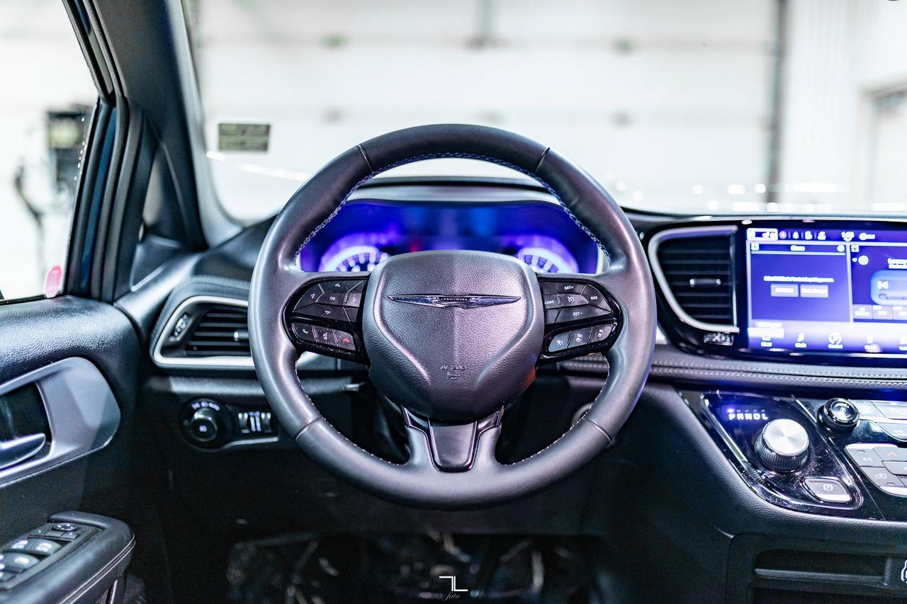 2023 Chrysler Pacifica Touring Power Doors BCam Red Deer AB